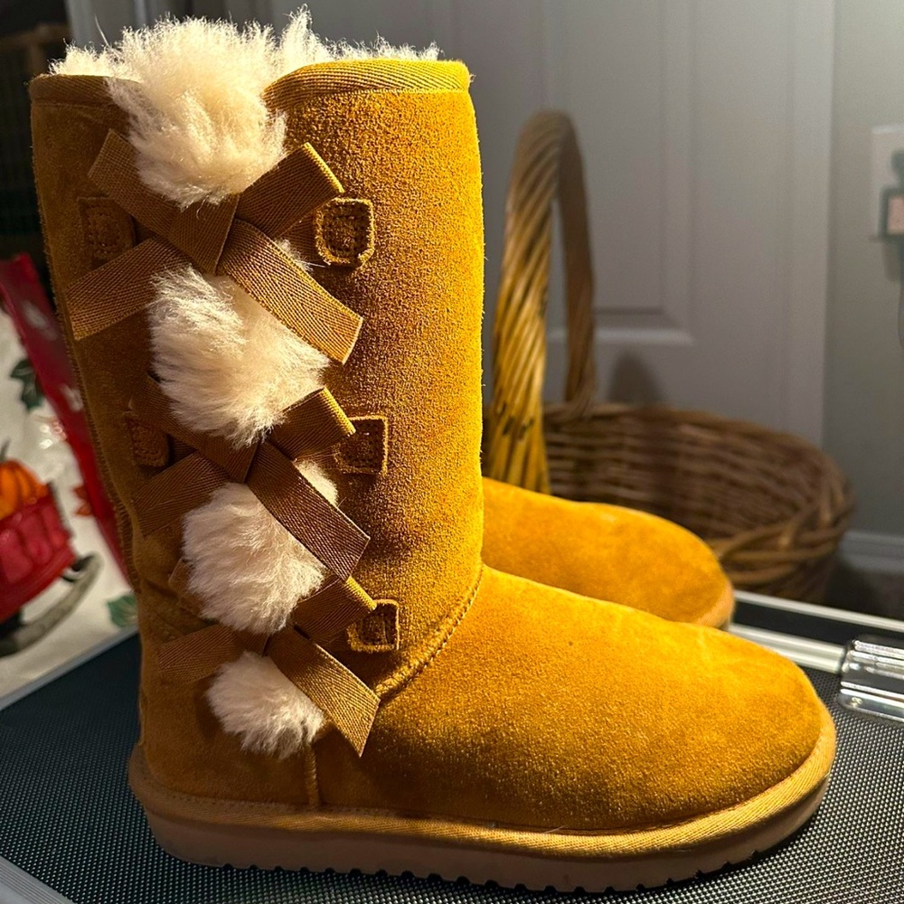 Koolaburra by UGG tan boots size 7